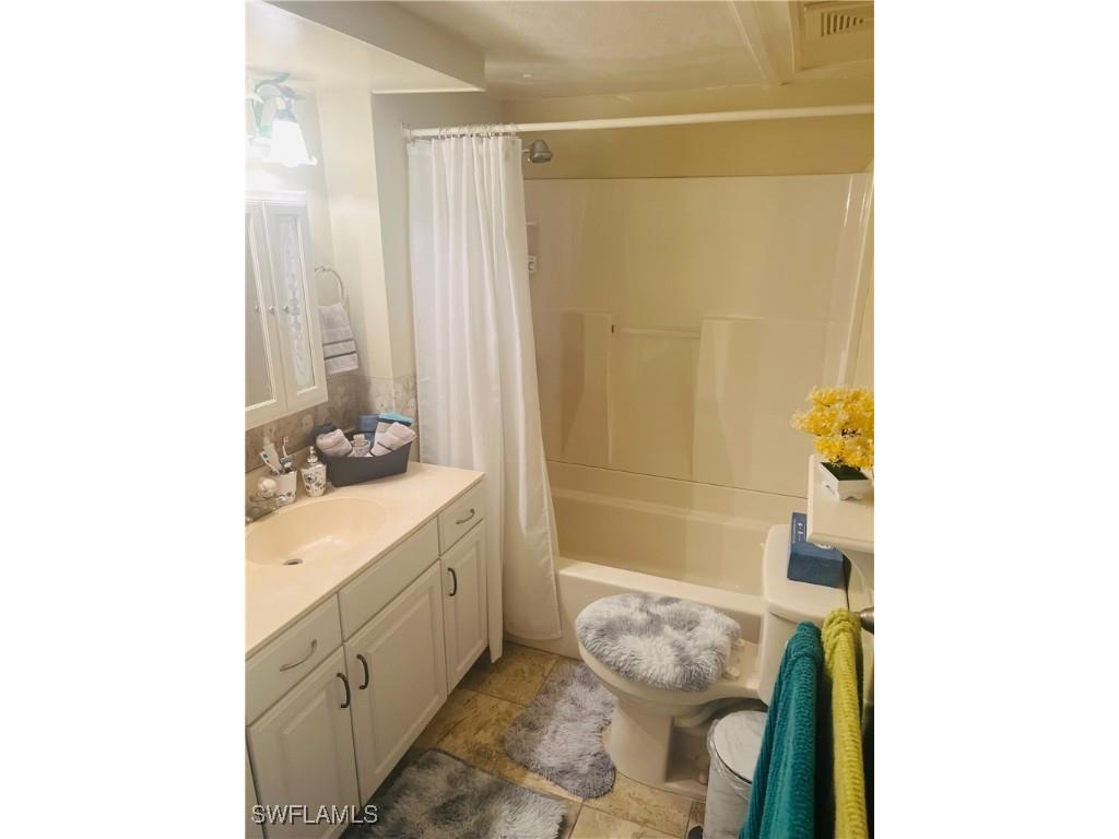 471 Palm Drive #310 Naples FL 34114 225077593 image4