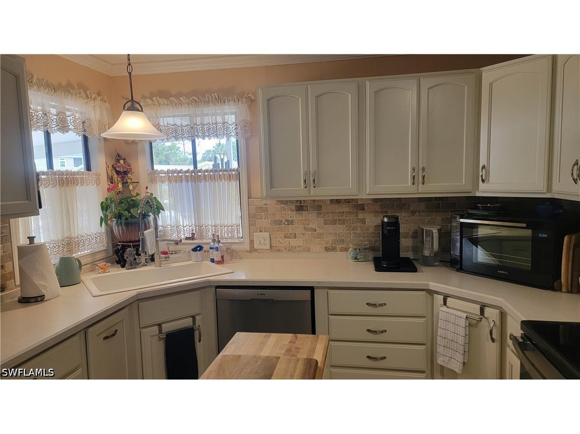 4712 Tahiti Drive Bonita Springs FL 34134 226011888 image8