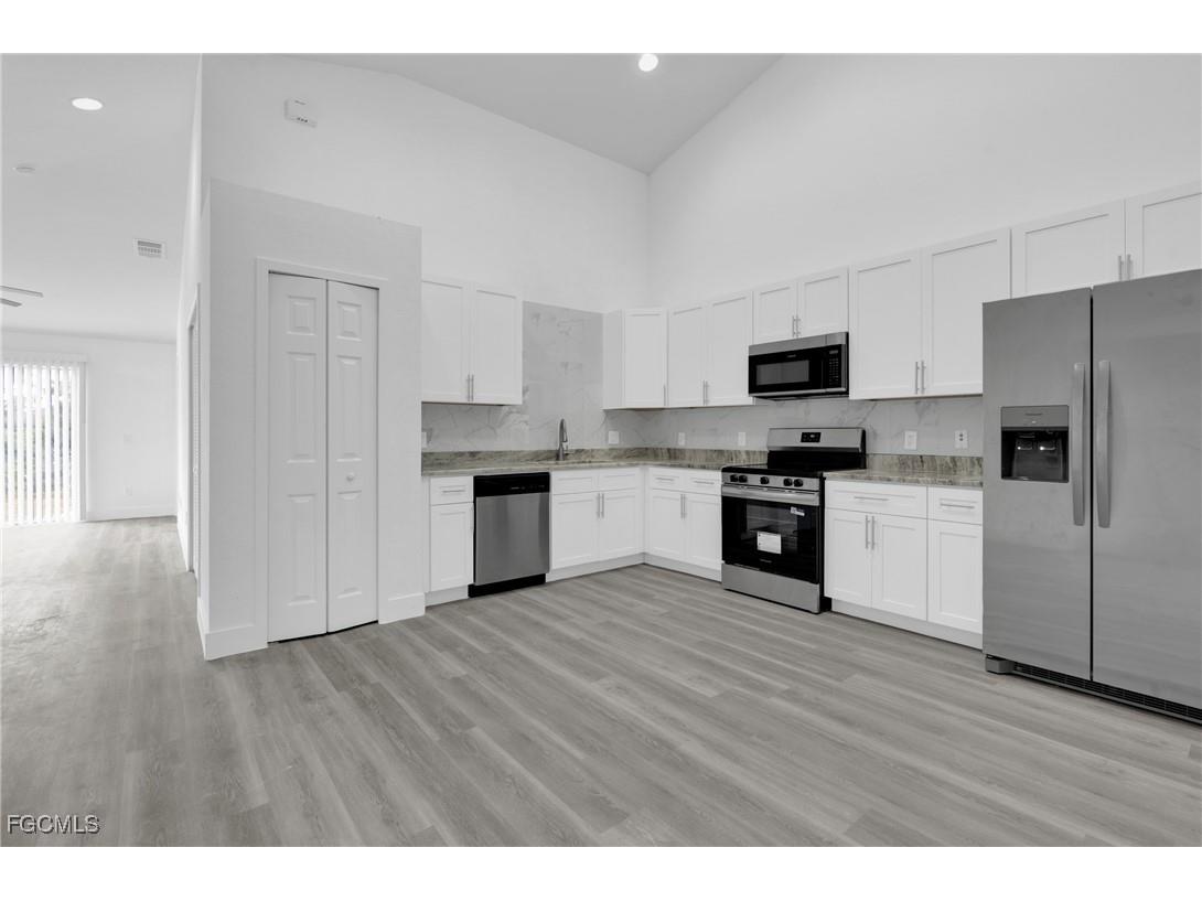 4713/4715 28th Street SW Lehigh Acres FL 33973 2026002722 image3