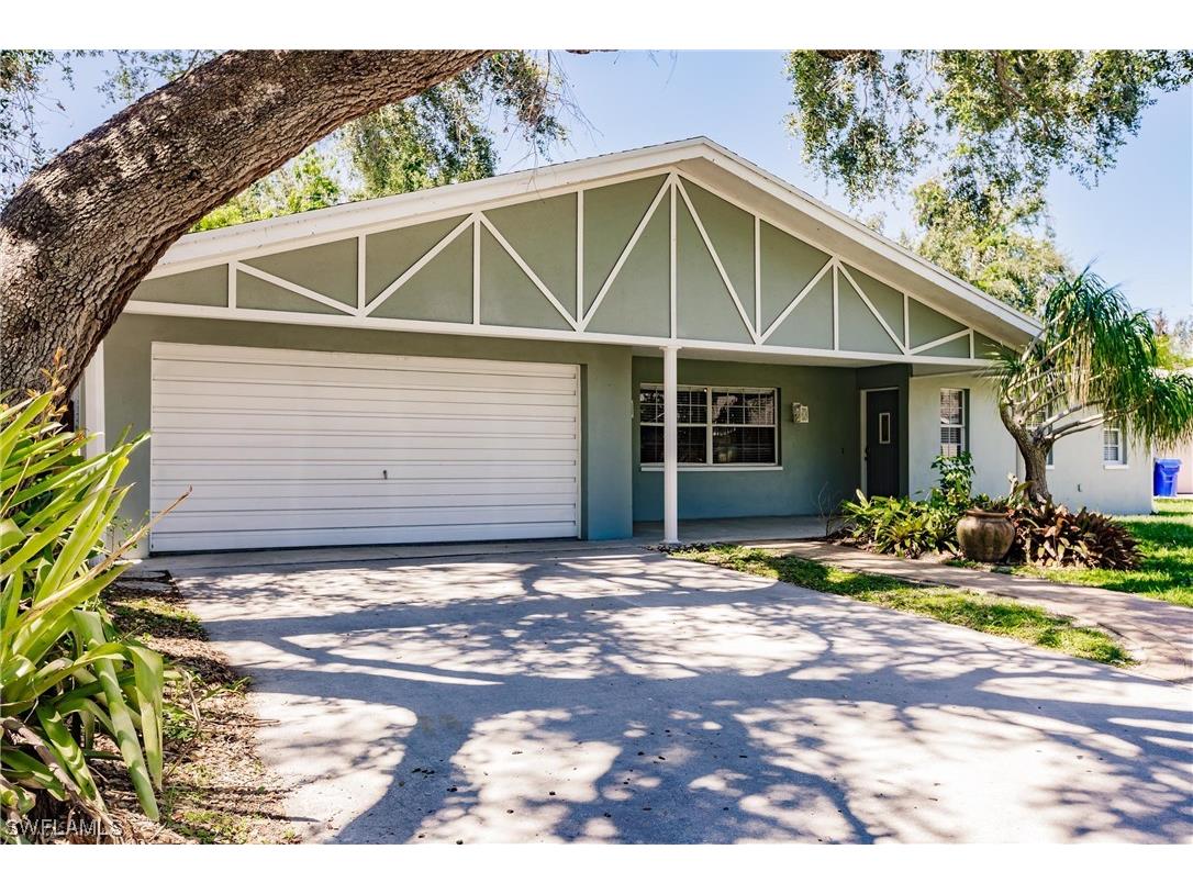 4715 Mi Casa Court Fort Myers FL 33901 223047680 image1