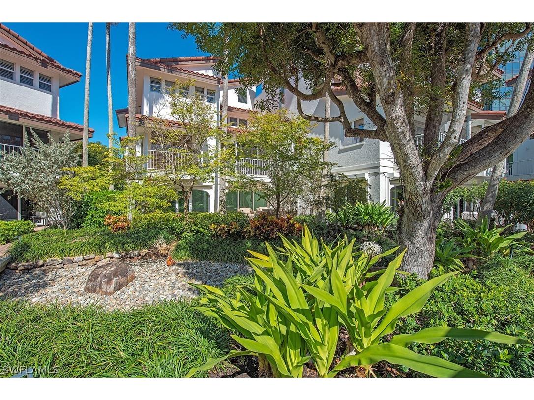 4715 Villa Mare Lane #26-16 Naples FL 34103 226005922 image1