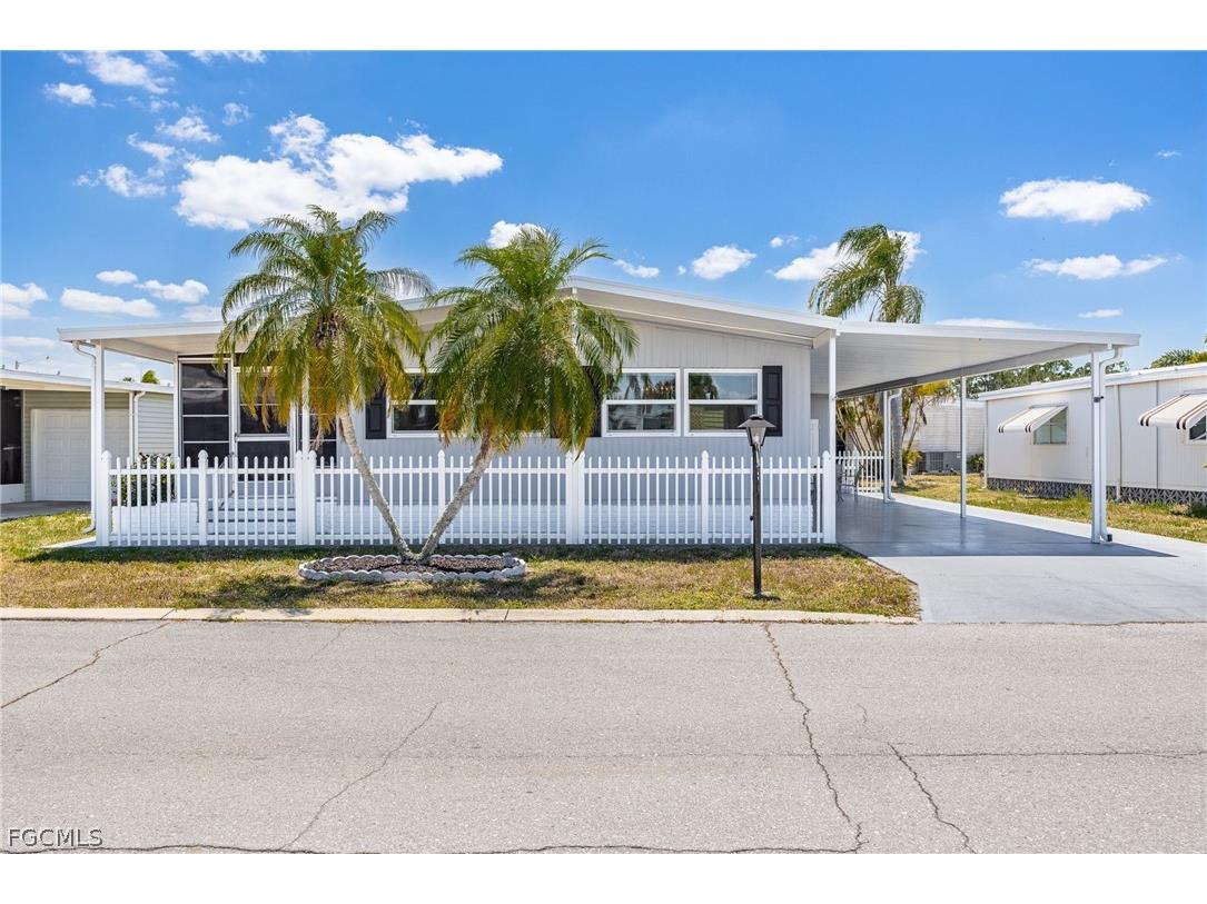 472 Nicklaus Boulevard North Fort Myers FL 33903 2026010491 image1