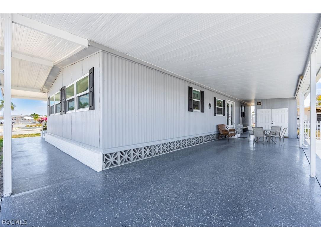 472 Nicklaus Boulevard North Fort Myers FL 33903 2026010491 image2