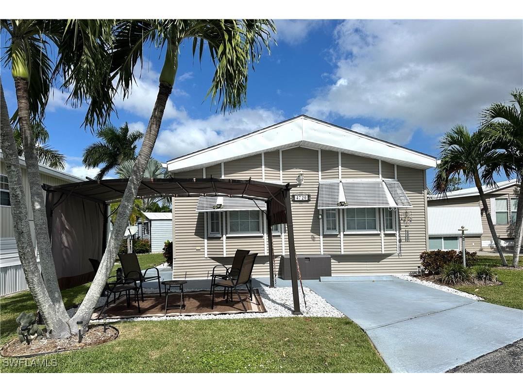 4720 Candlestick Court W Estero FL 33928 225077108 image1