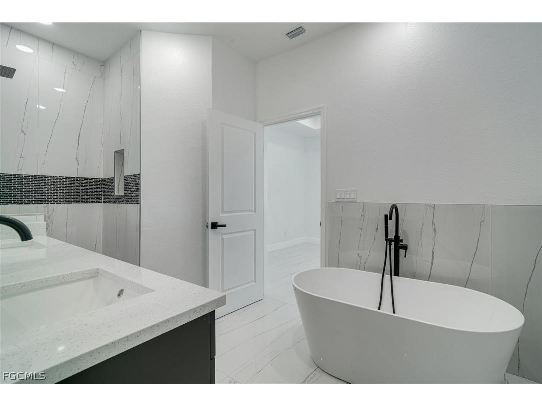 4725/4727 27th Street SW #4727 Lehigh Acres FL 33973 2026006899 image12