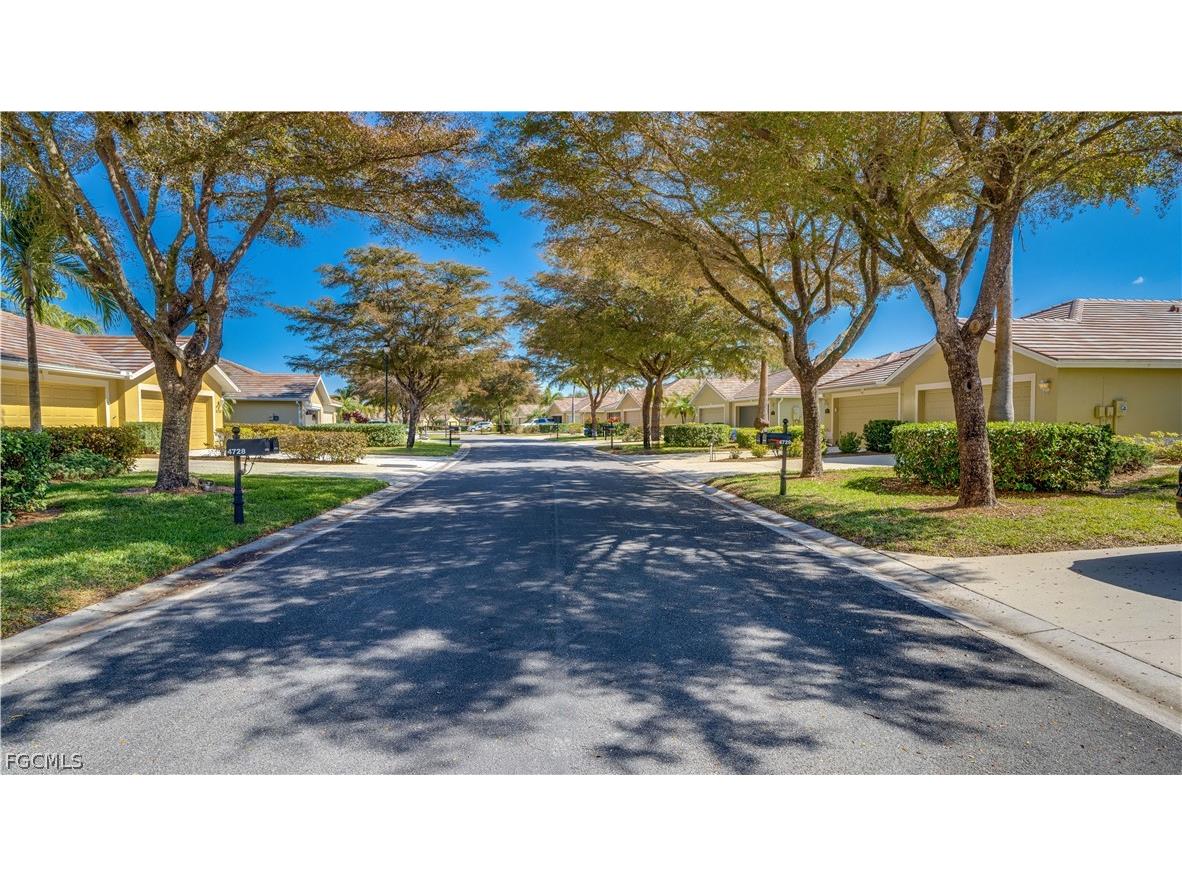 4725 Fairloop Run Lehigh Acres FL 33973 2026008223 image1