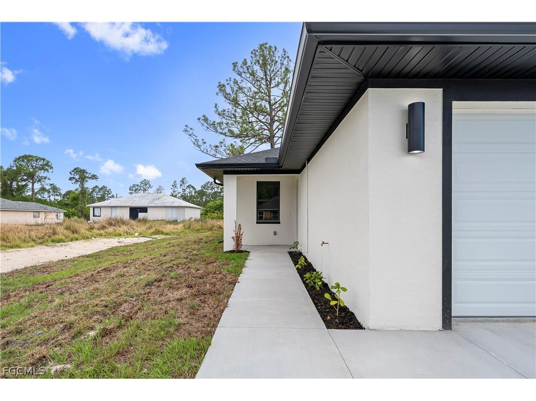 4733-4735 27th Street SW Lehigh Acres FL 33973 2026013449 image2