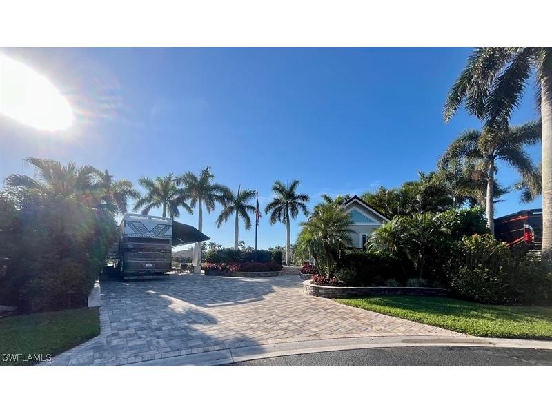 4736 Chariot Court Naples FL 34114 225072819 image1