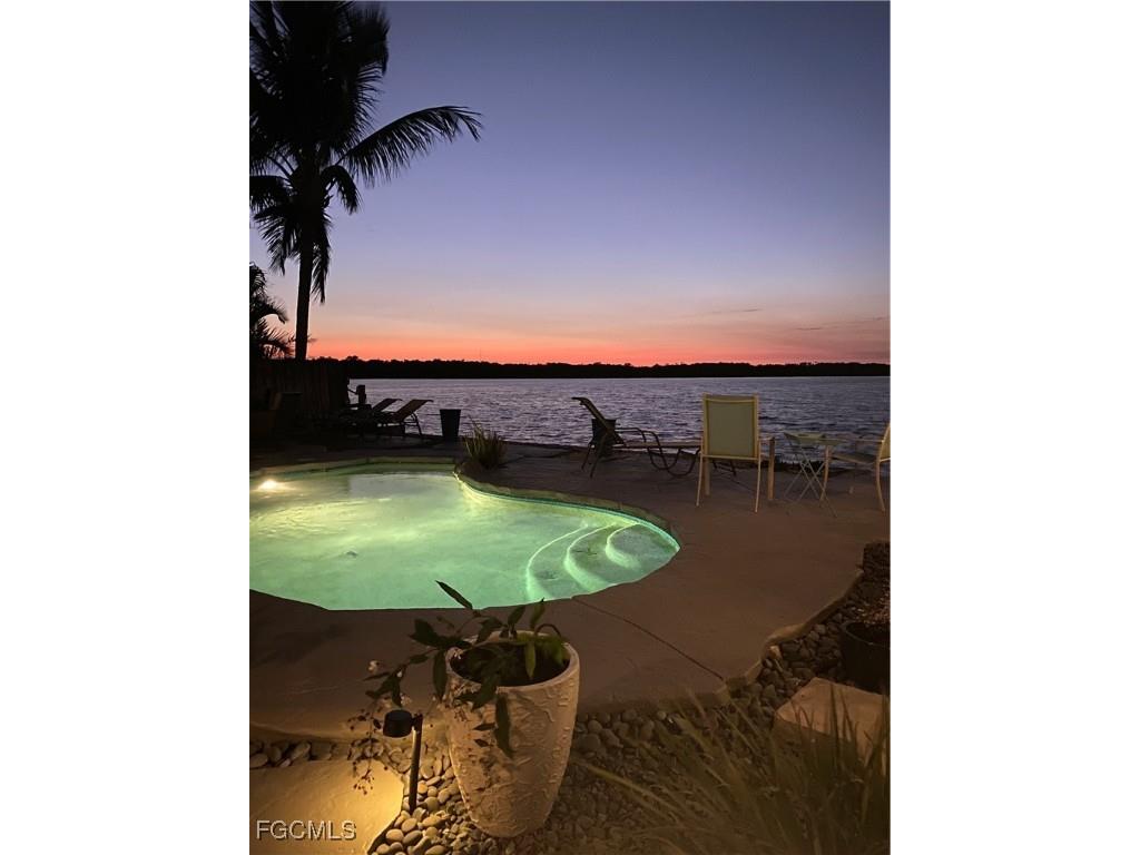 4736 Pine Island Road NW Matlacha FL 33993 2025010981 image2