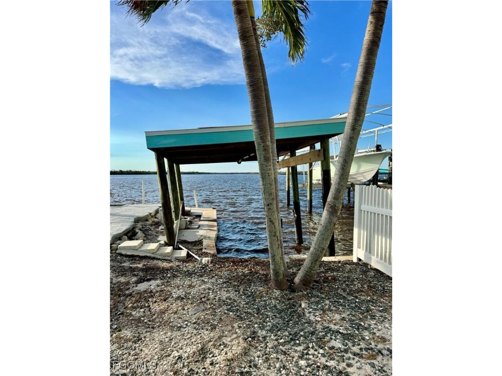 4736 Pine Island Road NW Matlacha FL 33993 2025010981 image5