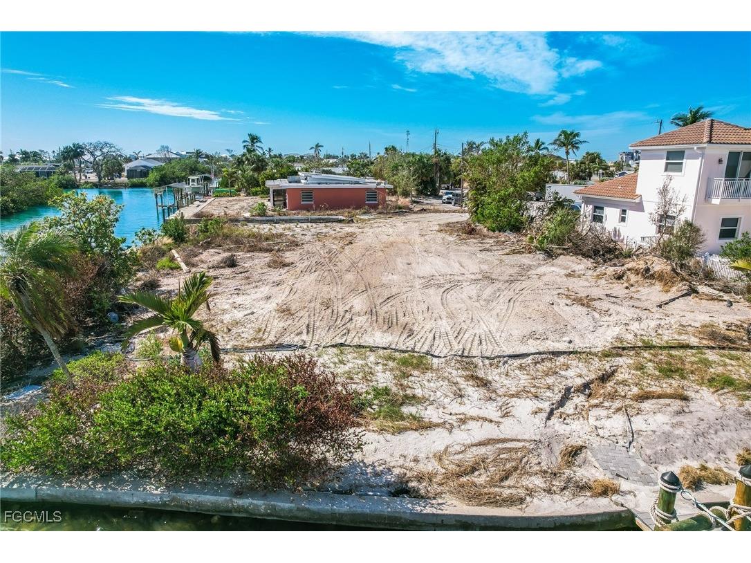 474 Washington Court Fort Myers Beach FL 33931 2025013029 image5