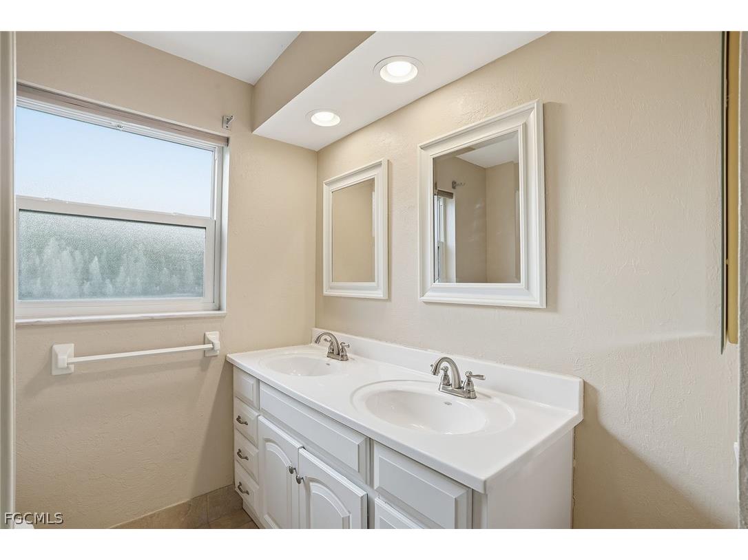 4742 Santa Del Rae Avenue Fort Myers FL 33901 2026013564 image26