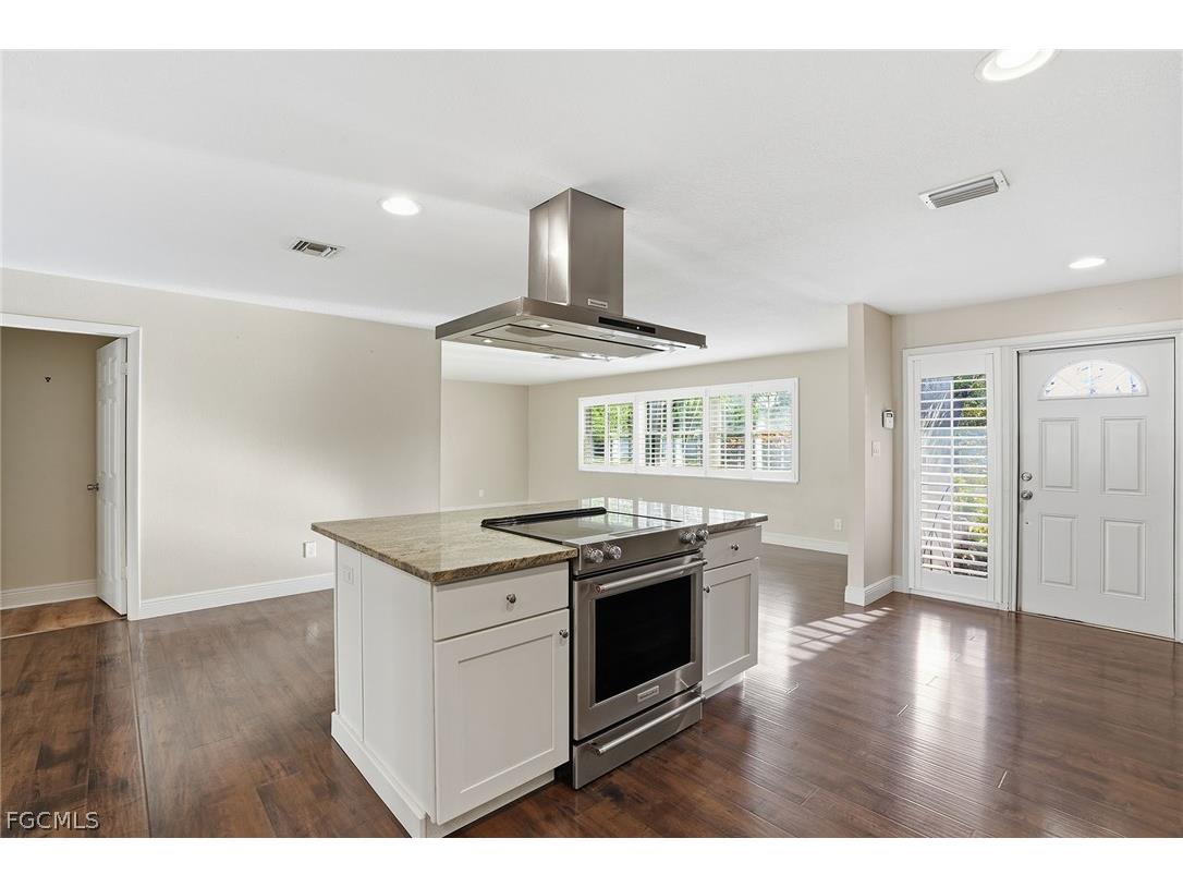 4742 Santa Del Rae Avenue Fort Myers FL 33901 2026013564 image9