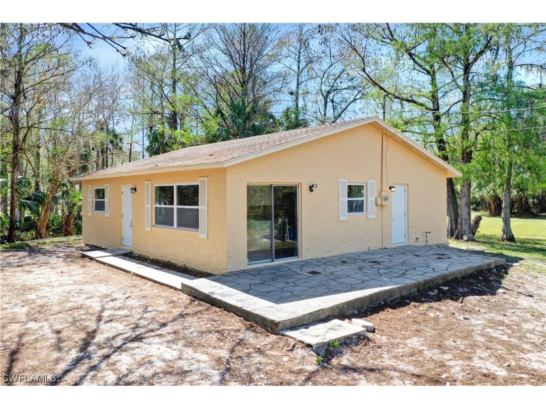 475 8th Street SE Naples FL 34117 223012460 image1