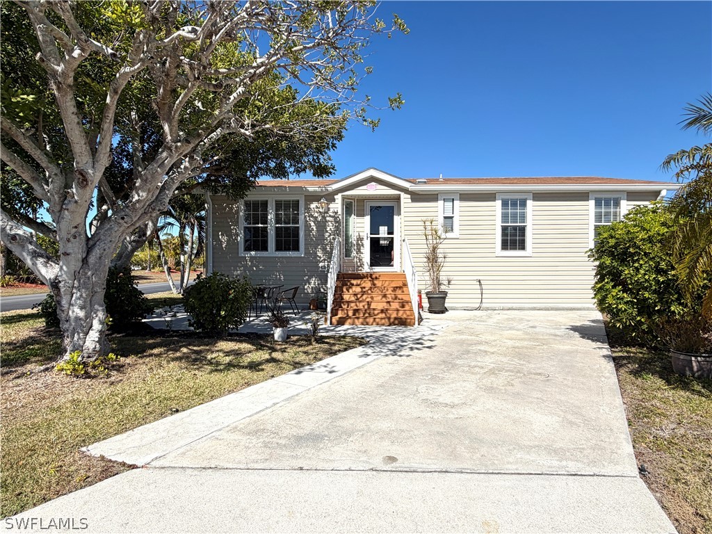 4750 Lantern Lane W Estero FL 33928 226006303 image1