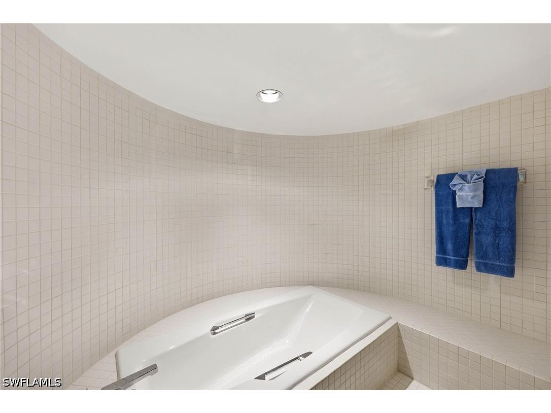 4751 Gulf Shore Boulevard N #1408 Naples FL 34103 225063258 image32