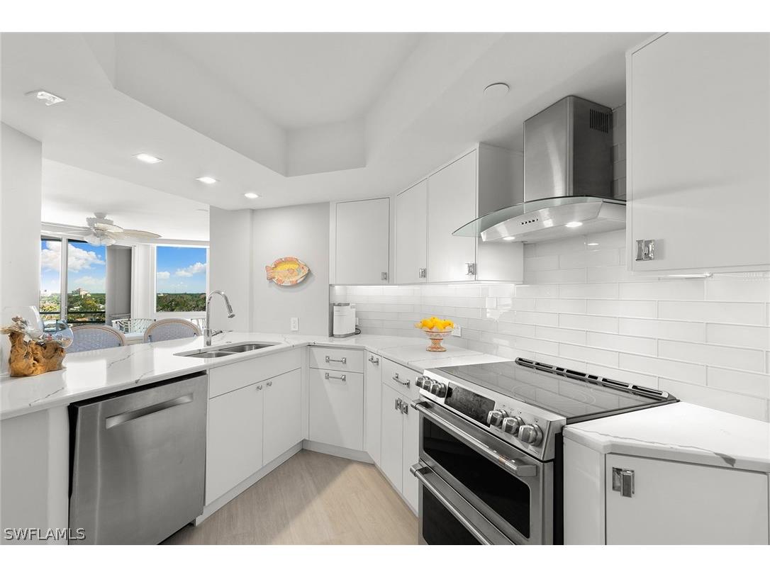 4751 Gulf Shore Boulevard N #904 Naples FL 34103 223003229 image1