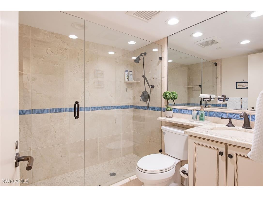 4751 Gulf Shore Boulevard N #PH8 Naples FL 34103 226005493 image12