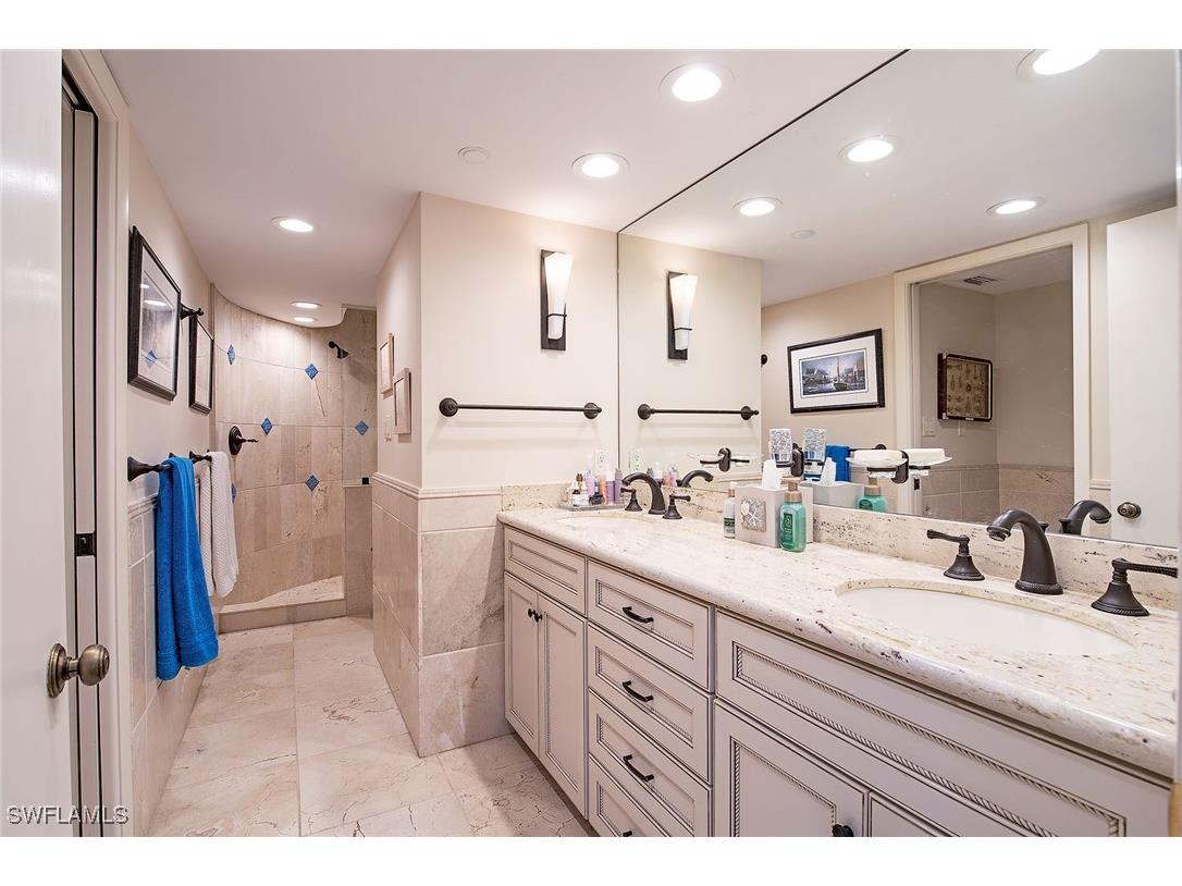 4751 Gulf Shore Boulevard N #PH8 Naples FL 34103 226005493 image14