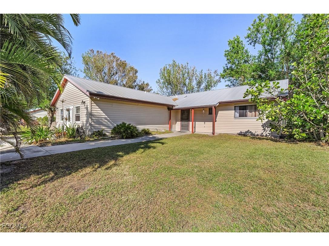 4754 Woodstock Road Saint James City FL 33956 2025012981 image1