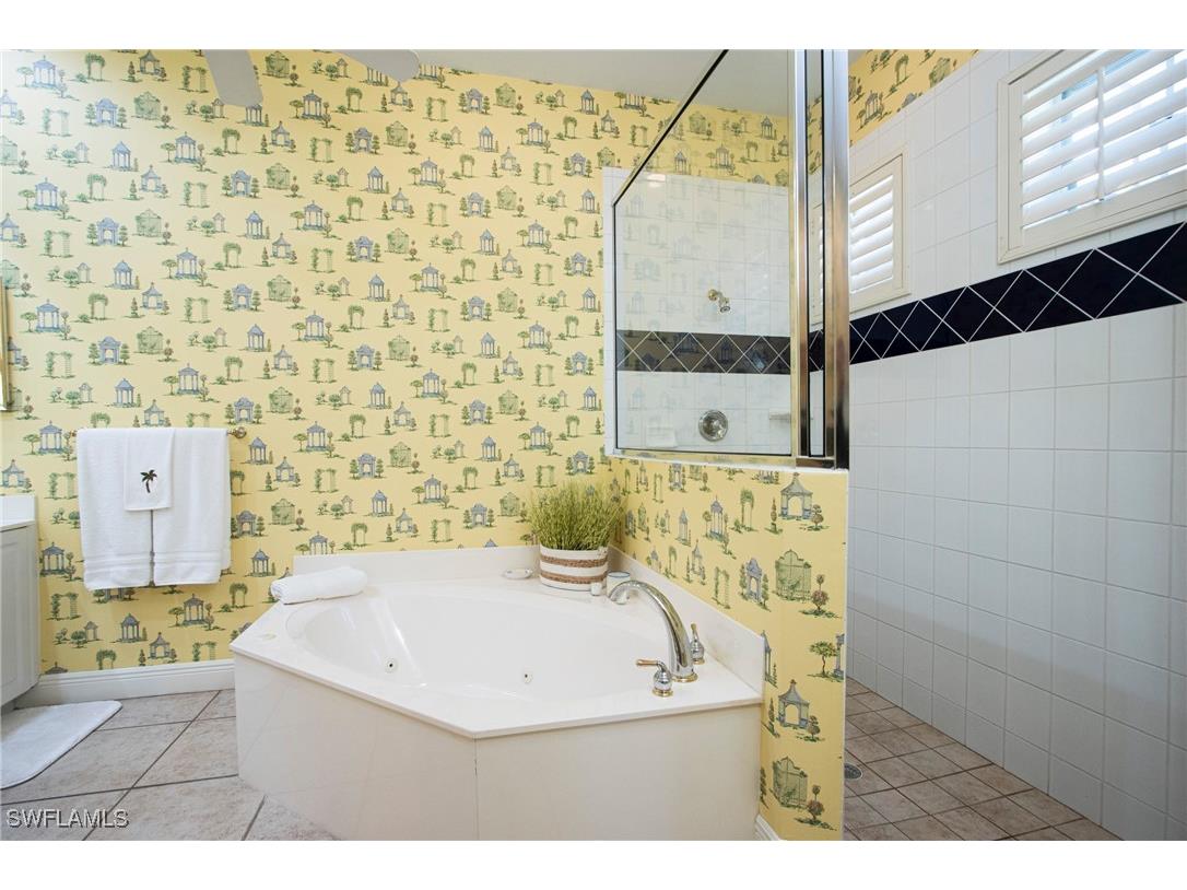 476 1st Avenue N Naples FL 34102 226001787 image31