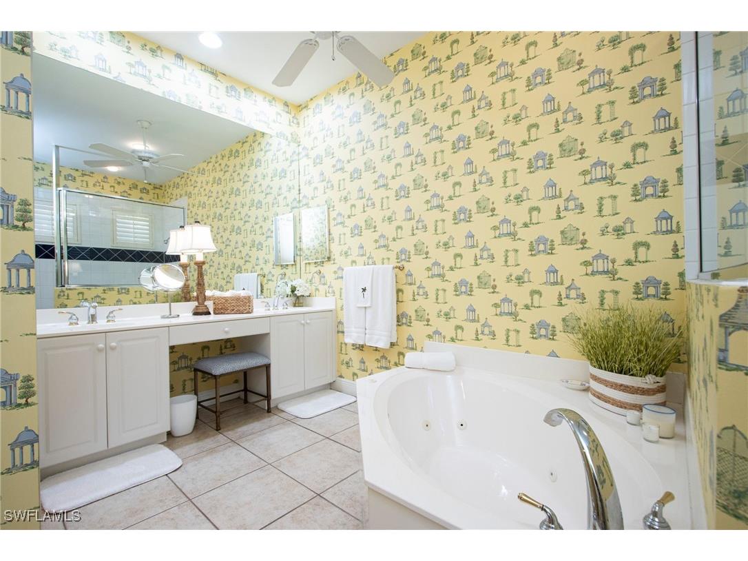 476 1st Avenue N Naples FL 34102 226001787 image32