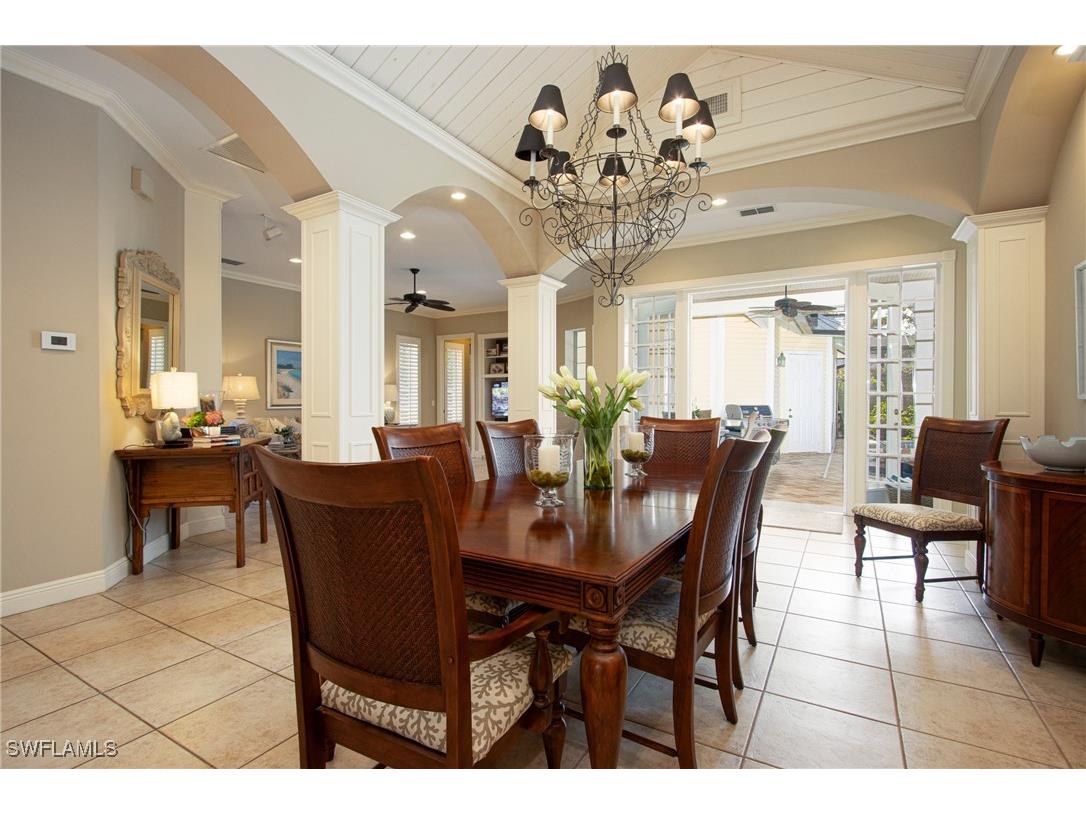 476 1st Avenue N Naples FL 34102 226001787 image6