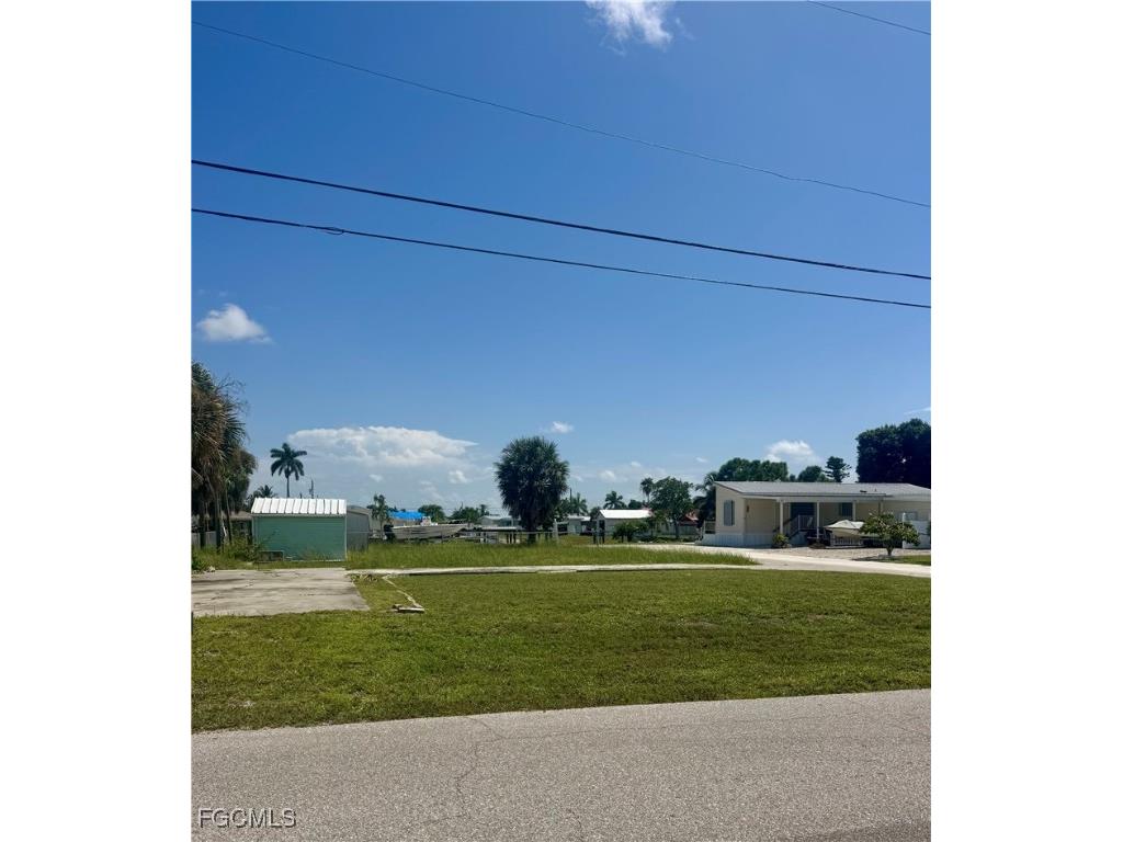 4765 Curlew Drive Saint James City FL 33956 2025010156 image1