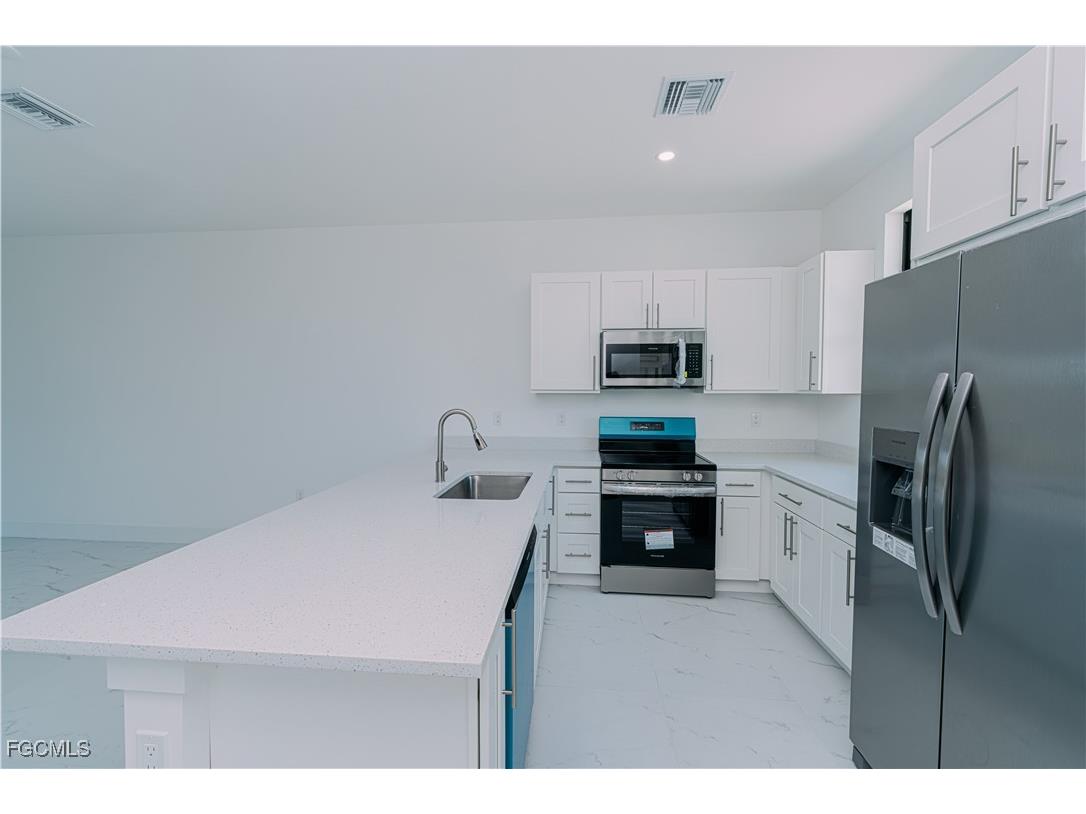 478 Lotus Avenue S Lehigh Acres FL 33974 2026003835 image3