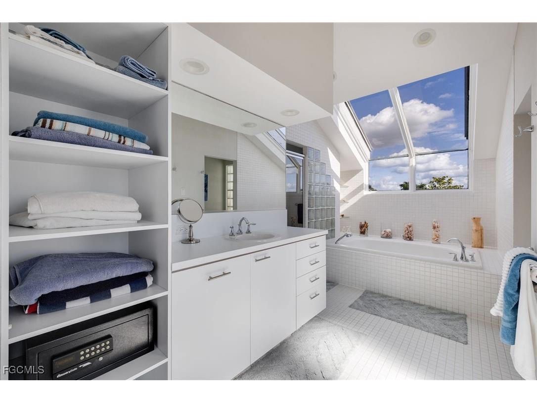 479 Lagoon Drive Sanibel FL 33957 2026000455 image22