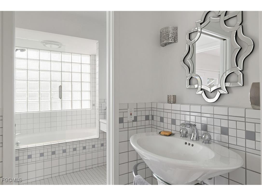 479 Lagoon Drive Sanibel FL 33957 2026000455 image29