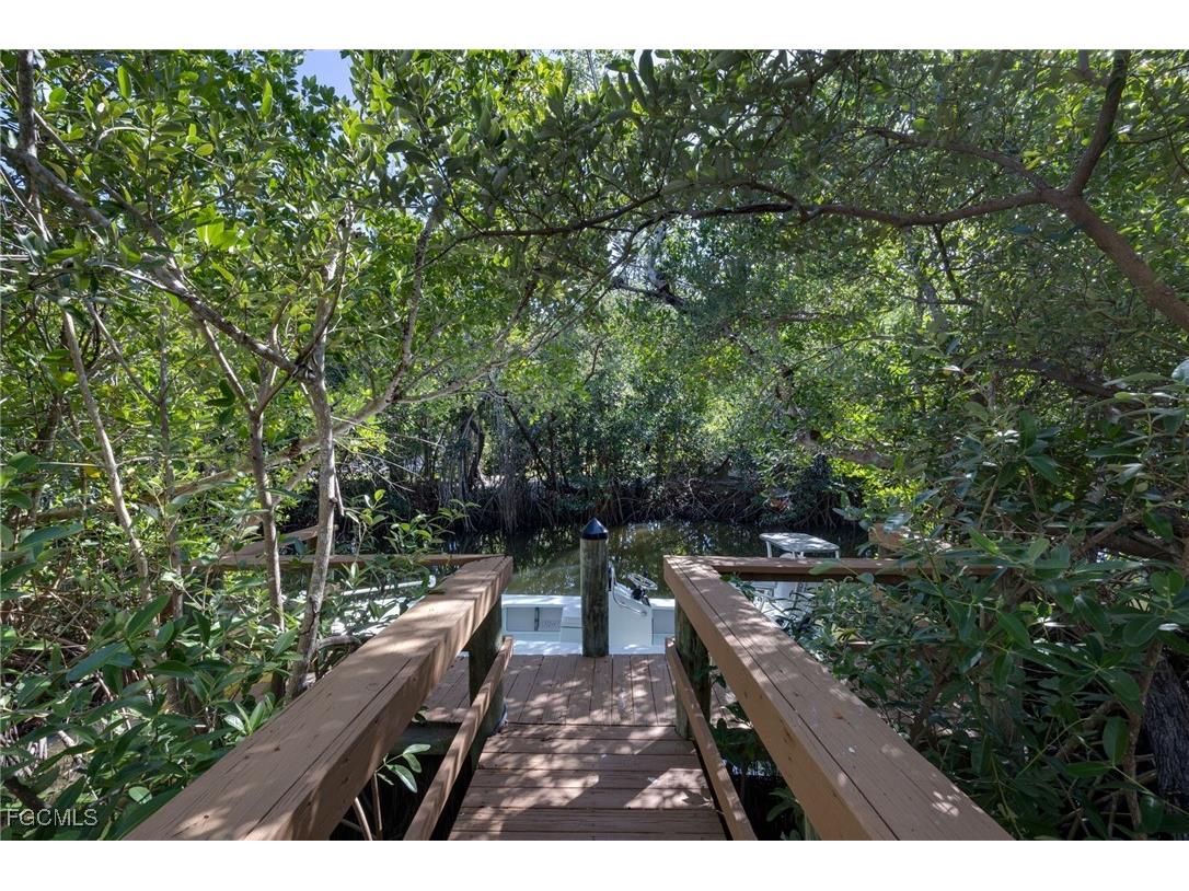 479 Lagoon Drive Sanibel FL 33957 2026000455 image38