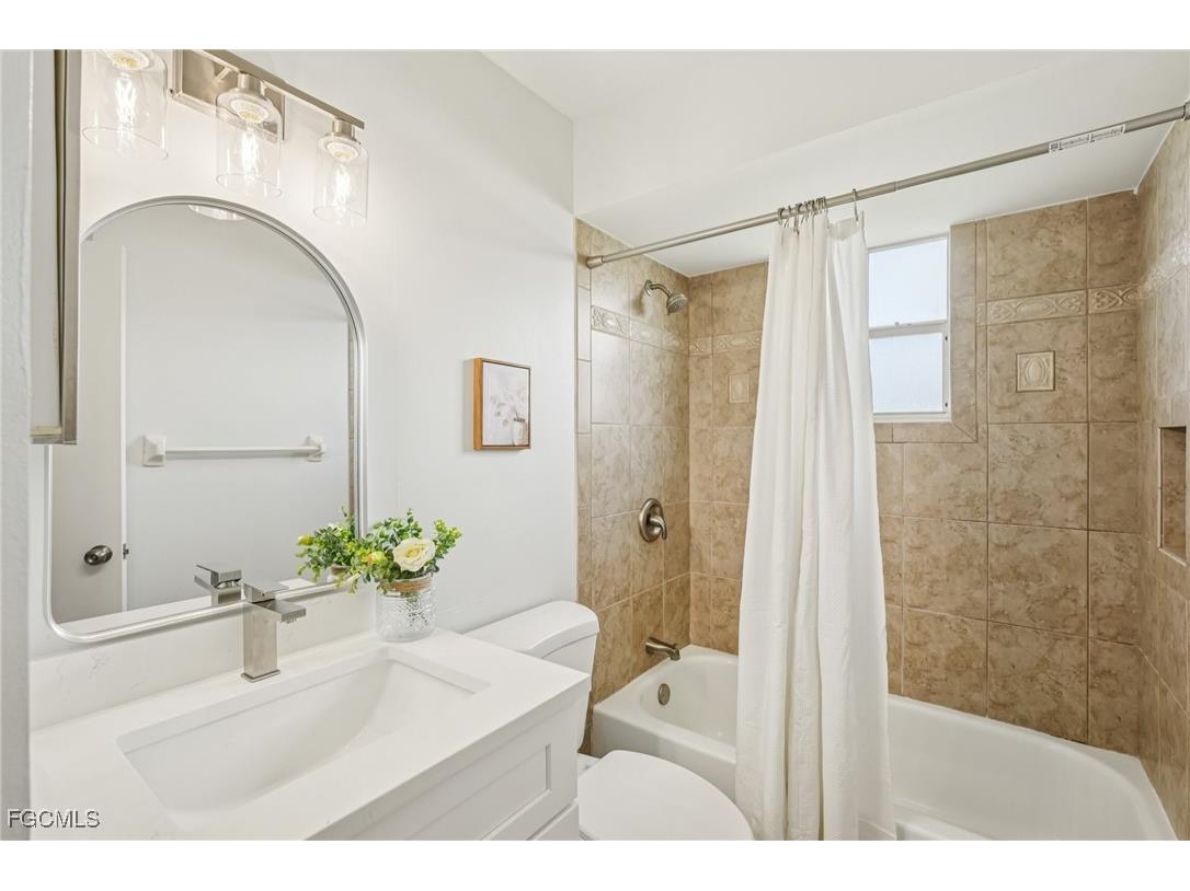 479 NE 2nd Place Cape Coral FL 33909 2025007040 image14