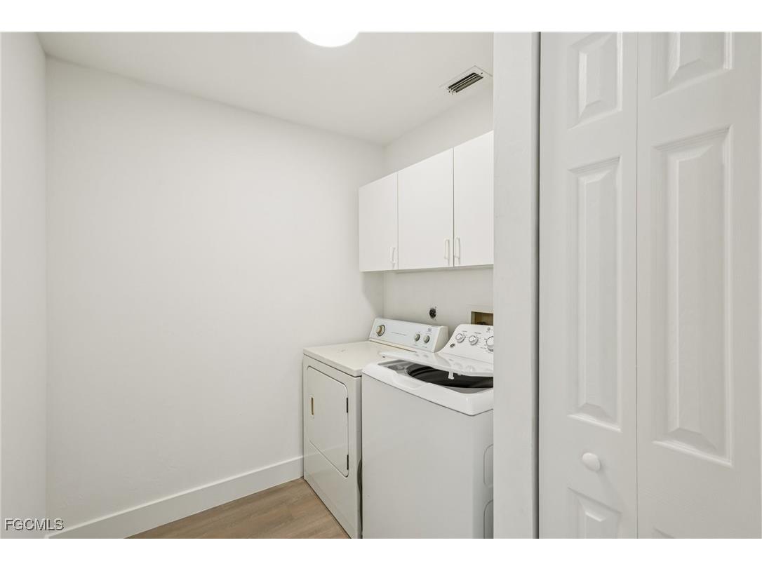 479 NE 2nd Place Cape Coral FL 33909 2025007040 image16