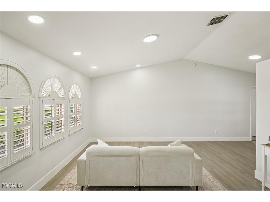 479 NE 2nd Place Cape Coral FL 33909 2025007040 image2