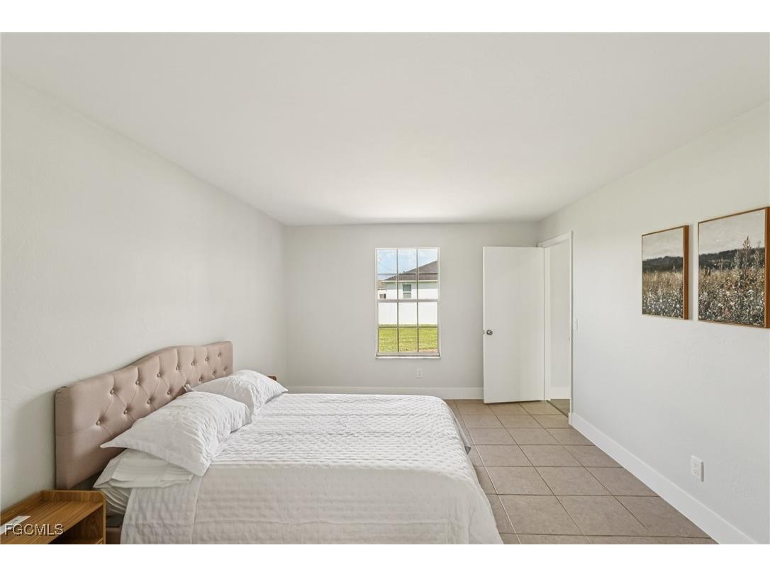 479 NE 2nd Place Cape Coral FL 33909 2025007040 image20