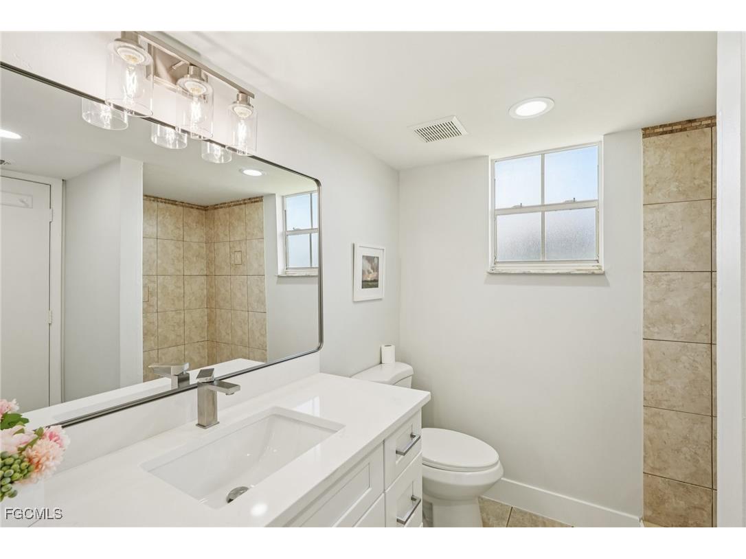 479 NE 2nd Place Cape Coral FL 33909 2025007040 image21