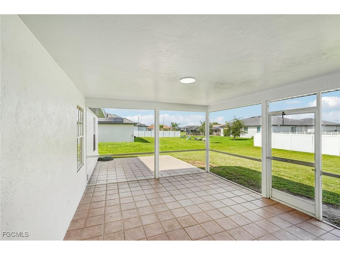 479 NE 2nd Place Cape Coral FL 33909 2025007040 image23