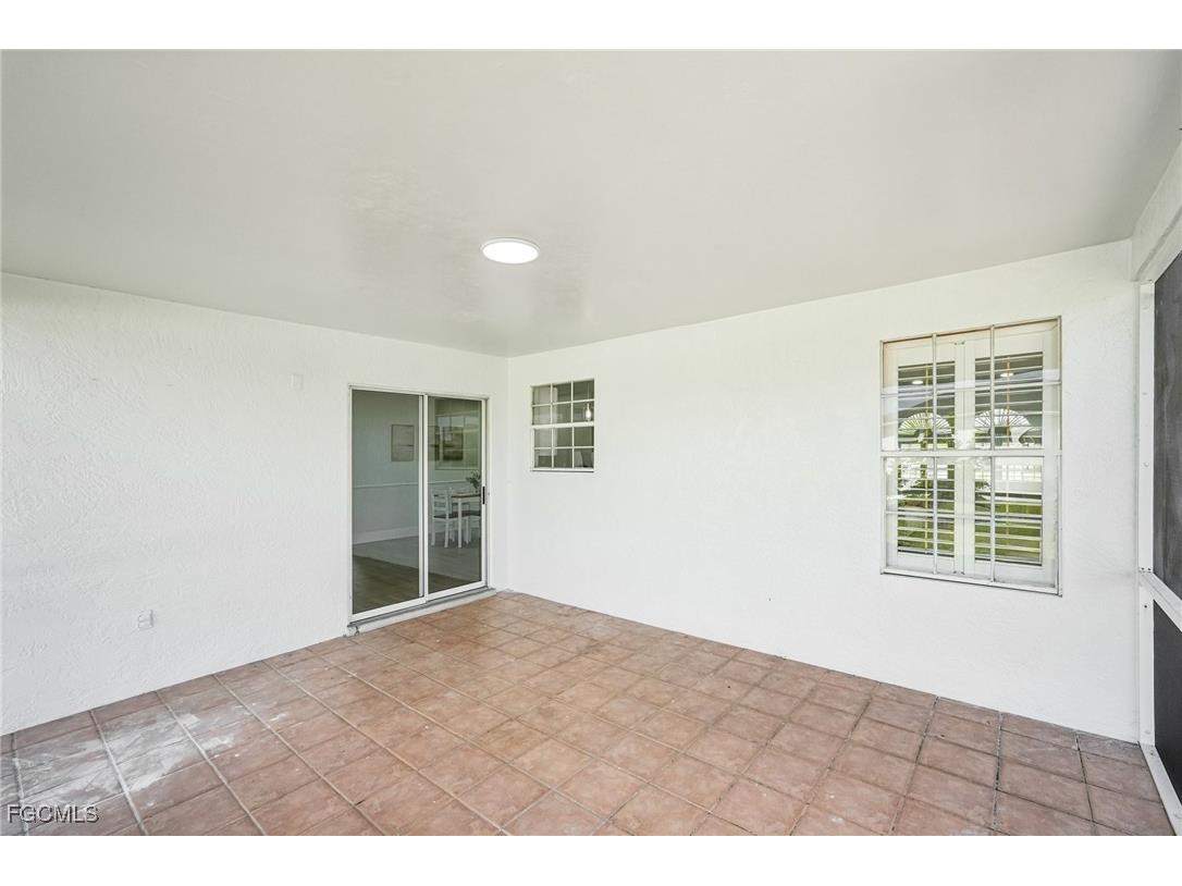 479 NE 2nd Place Cape Coral FL 33909 2025007040 image24