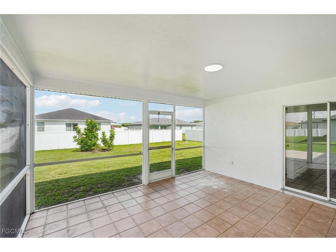 479 NE 2nd Place Cape Coral FL 33909 2025007040 image25