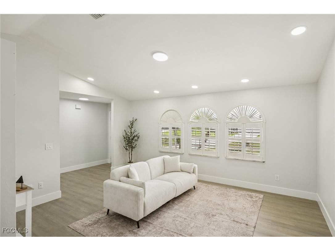 479 NE 2nd Place Cape Coral FL 33909 2025007040 image3