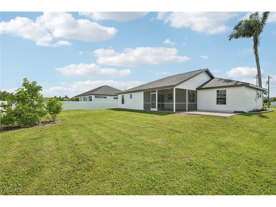 479 NE 2nd Place Cape Coral FL 33909 2025007040 image30