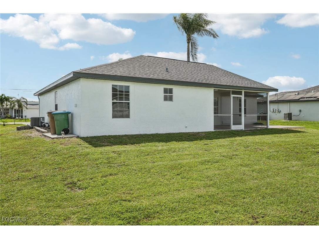 479 NE 2nd Place Cape Coral FL 33909 2025007040 image32