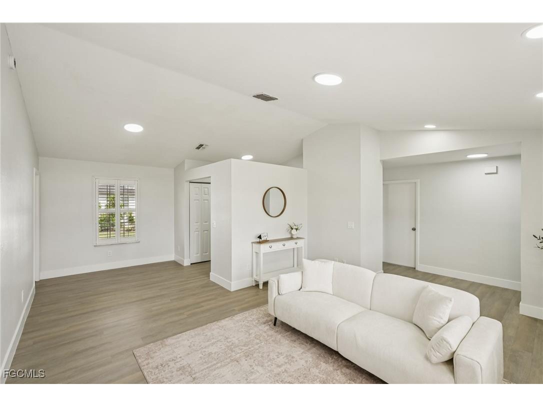 479 NE 2nd Place Cape Coral FL 33909 2025007040 image4