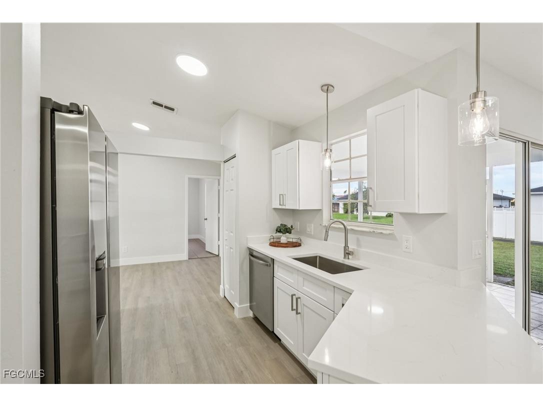 479 NE 2nd Place Cape Coral FL 33909 2025007040 image8