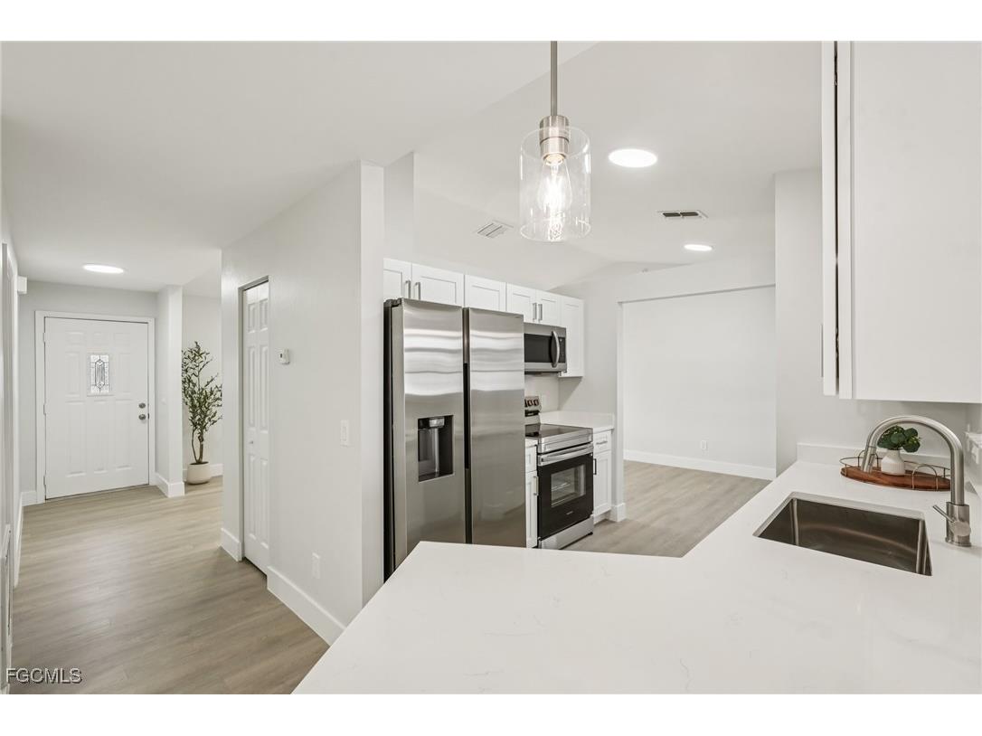 479 NE 2nd Place Cape Coral FL 33909 2025007040 image9