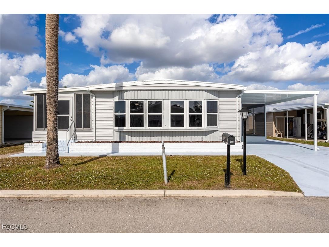 479 Nicklaus Boulevard North Fort Myers FL 33903 2025026143 image1