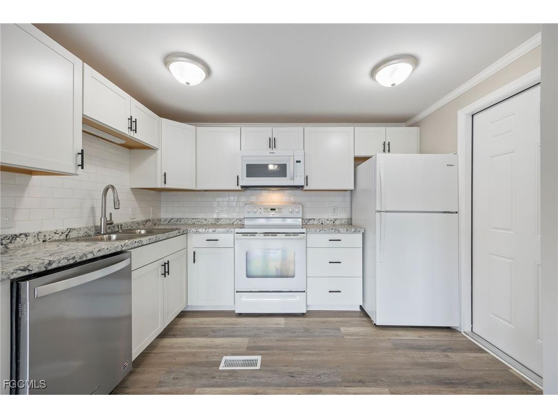 479 Nicklaus Boulevard North Fort Myers FL 33903 2025026143 image12