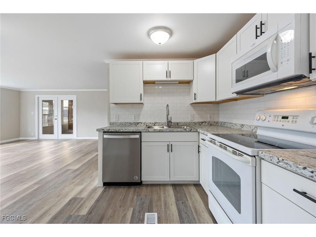 479 Nicklaus Boulevard North Fort Myers FL 33903 2025026143 image13