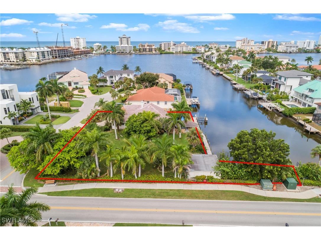 479 Palm Court Naples FL 34108 224071588 image1